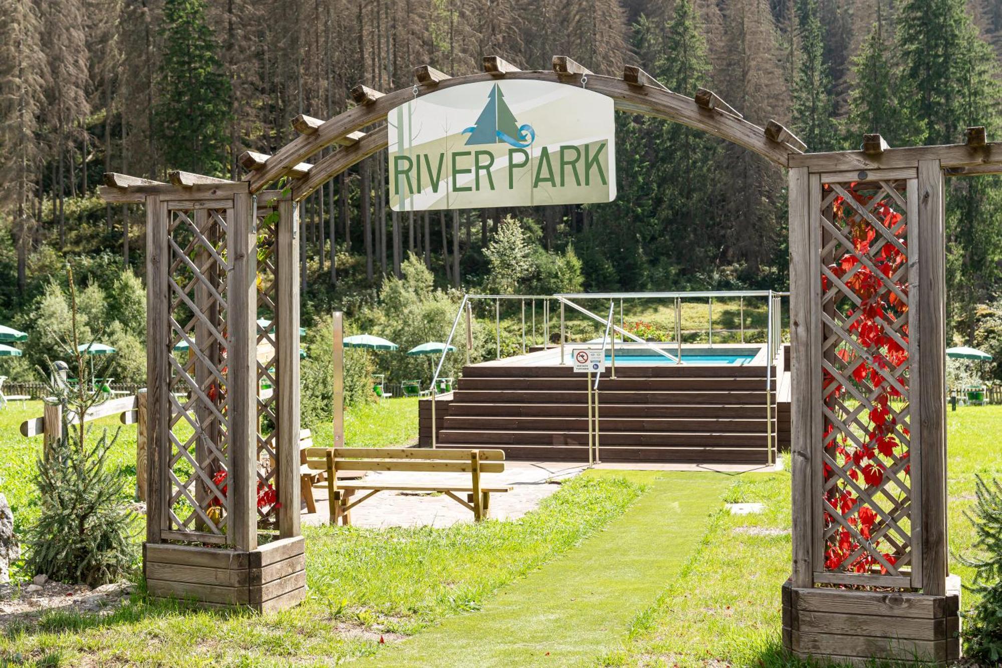 Hotel Diamant Park Campitello di Fassa Exterior foto